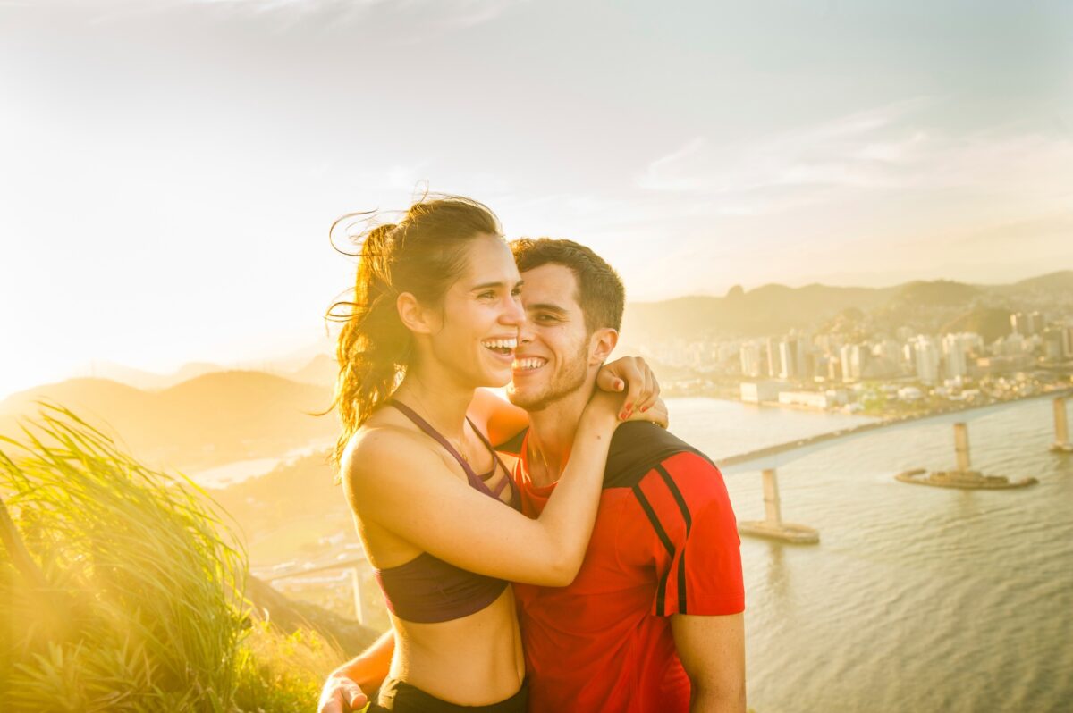 Coureurs s'étreignant, Rio de Janeiro, Brésil
