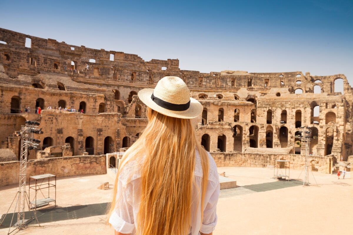 Femme en Tunisie Amphithéâtre romain d'El Jem