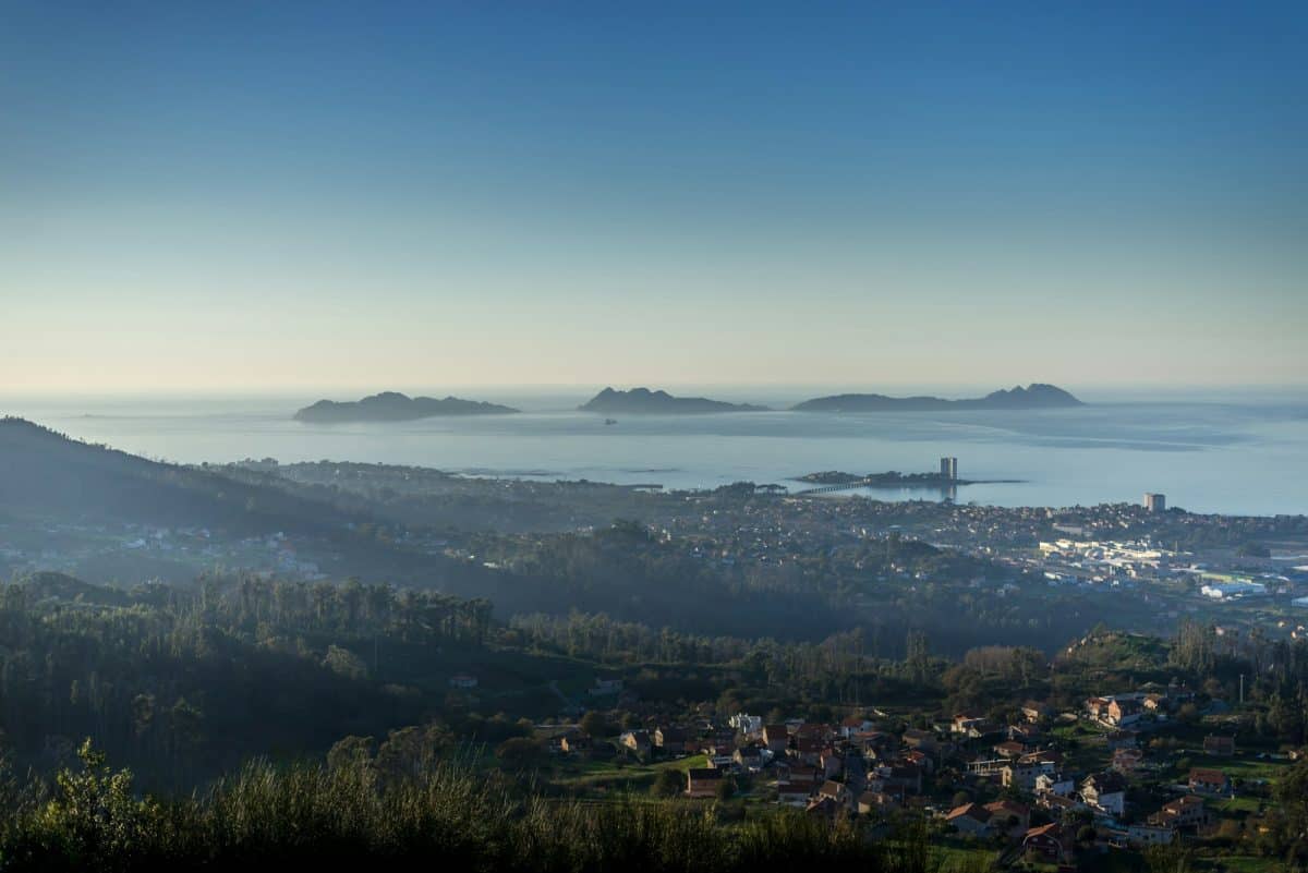 Paysage de Vigo avec les îles Cies