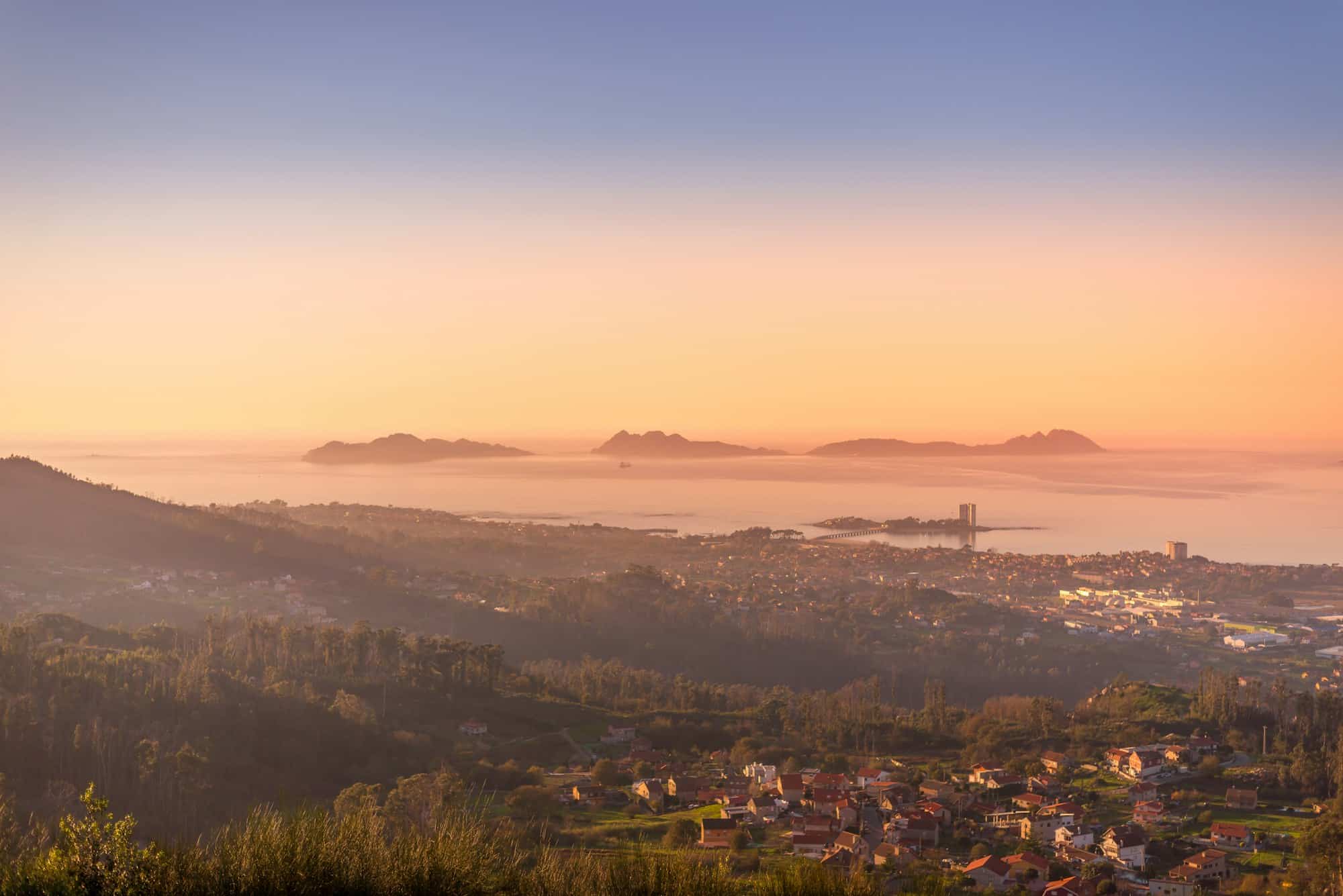 Paysage de Vigo avec les îles Cies