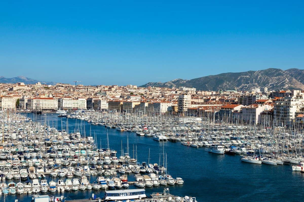 Vue de la jetée de Marseille - Vieux Port dans le sud de la France